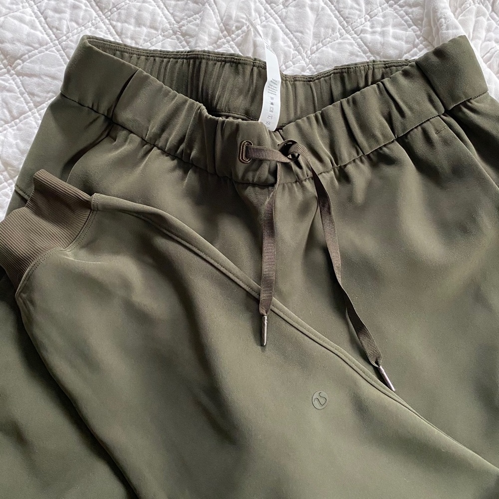 Lululemon On The Fly Jogger Pants - Size 6 - Picture 3 of 4